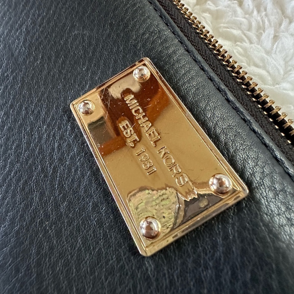 Michael Kors Leather Jet Set Continental Wallet - Picture 3 of 9